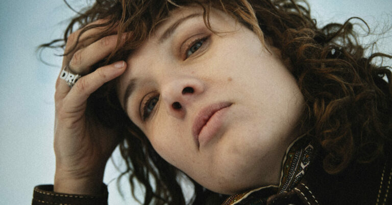 Amanda Bergman Announces New Album, Releases New Songs