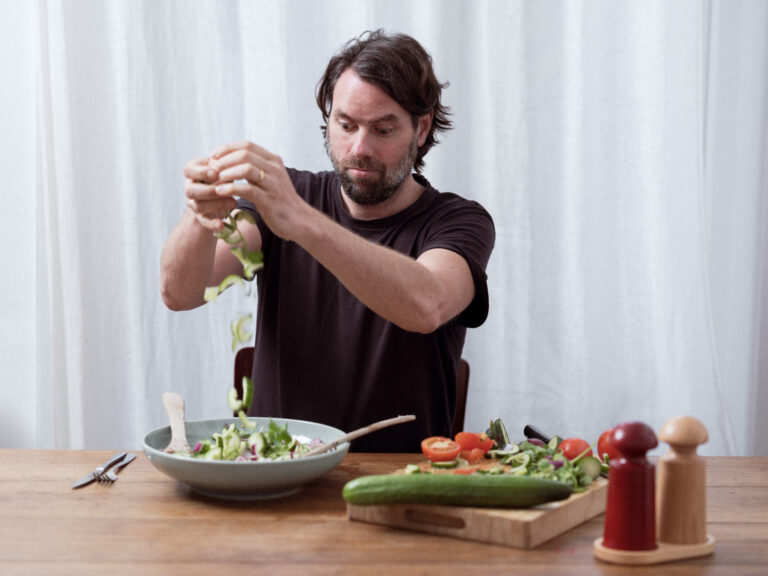 Mike Lindsay Announces Debut Album, Shares New Single ‘lie down’ With Anna B Savage
