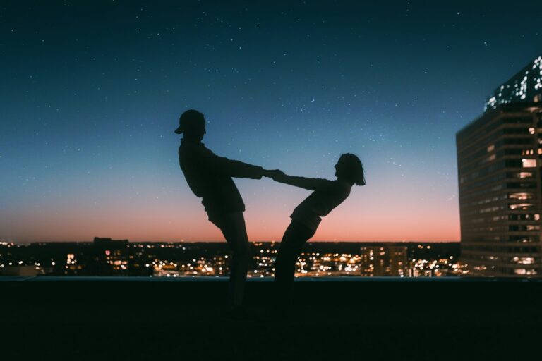 Navigating the World of Online Dating: Tips and Tricks for Success
