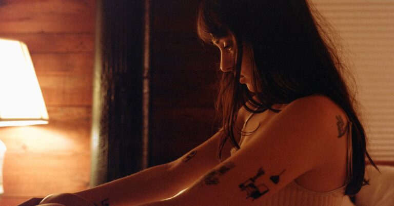Lizzy McAlpine Shares New Song ‘I Guess’