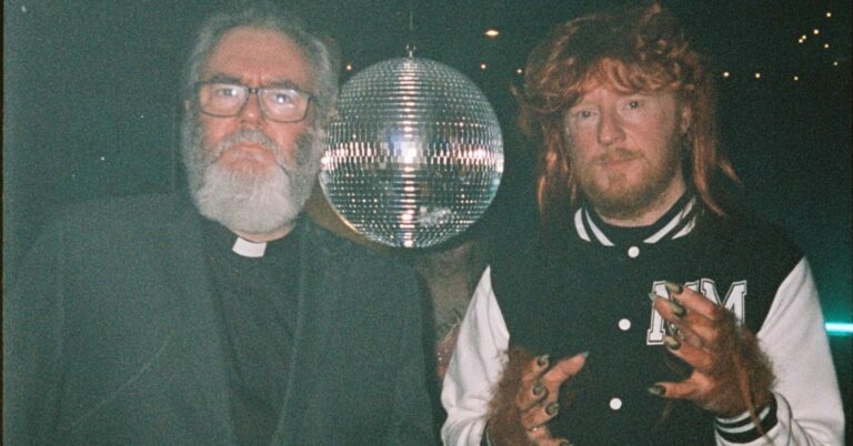 Arab Strap Release New Song ‘Strawberry Moon’