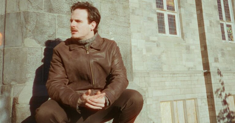 Molly Drag Announces New Album ‘Mammoth’, Shares New Single ‘Dogfight’