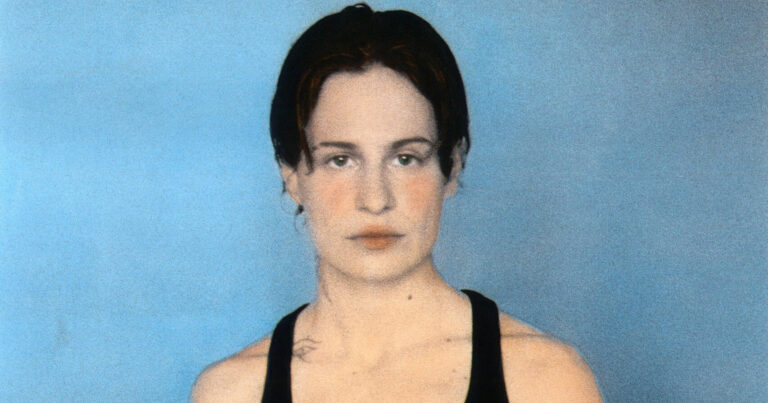Christine and the Queens Shares Video for New Single ‘rentrer chez moi’
