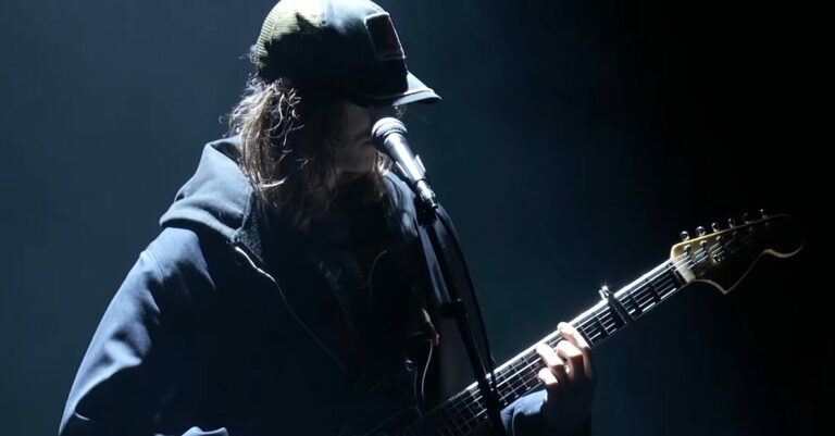 Watch Mk.gee Perform ‘Are You Looking Up’ on ‘Kimmel’