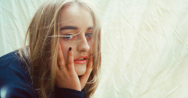 Nell Mescal Shares New Song ‘Yellow Dresser’