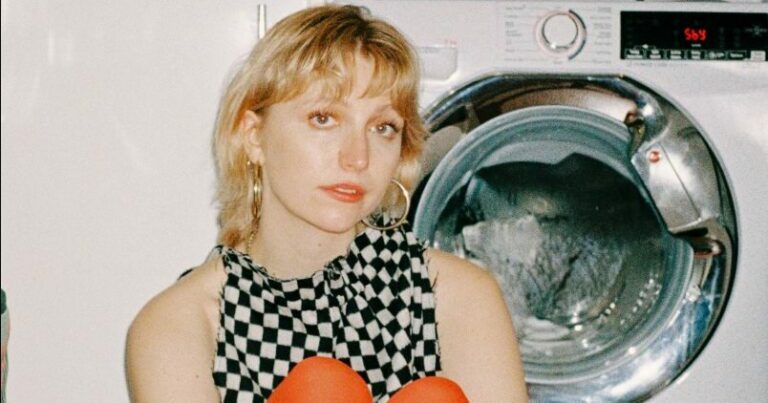Abbie Ozard Announces Debut Album, Shares New Single ‘anything for you’