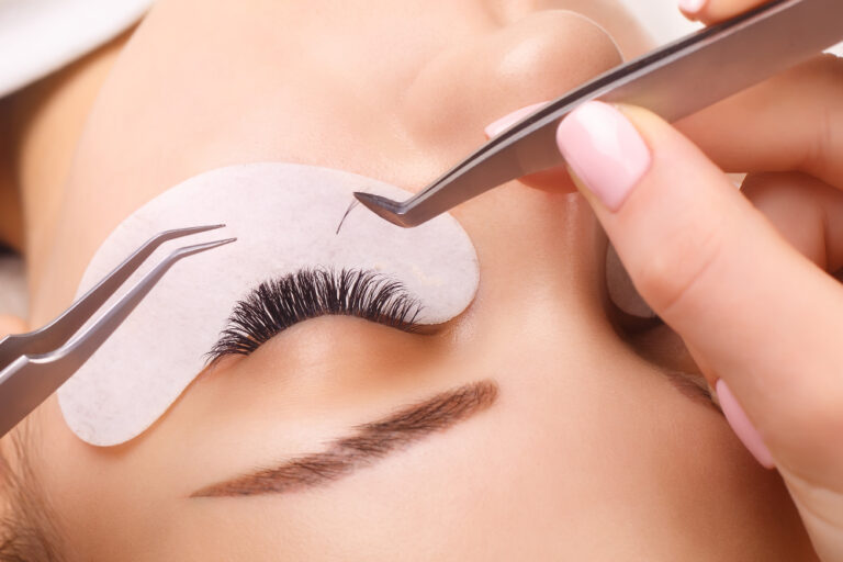 What Are the Durability and Beauty Differences Between Lash Tints and Mascaras?