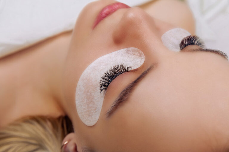 What Techniques Are Used to Apply Wispy Lash Extensions for Extra Volume: A Step-by-Step Guide
