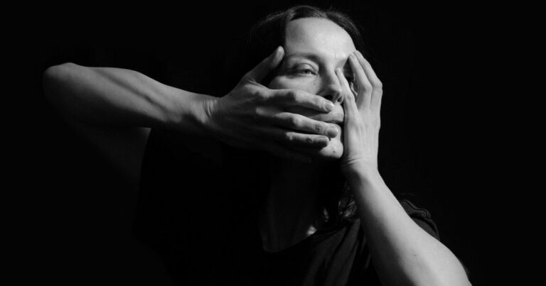 Keeley Forsyth Shares New Single ‘The Hollow’