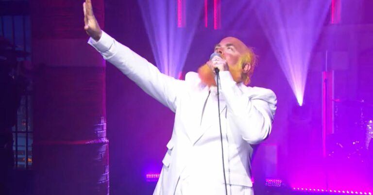 Watch Les Savy Fav Perform ‘World Got Great’ on ‘Seth Meyers’