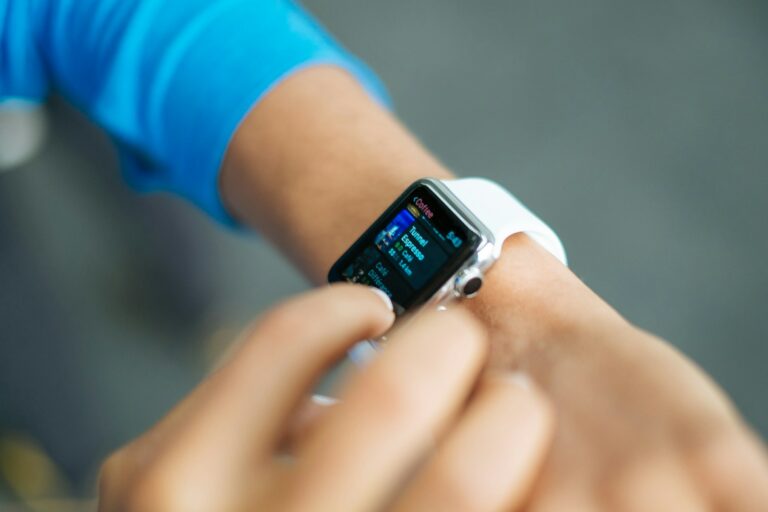 How to Give Your Smartwatch a More Classical Look This Summer