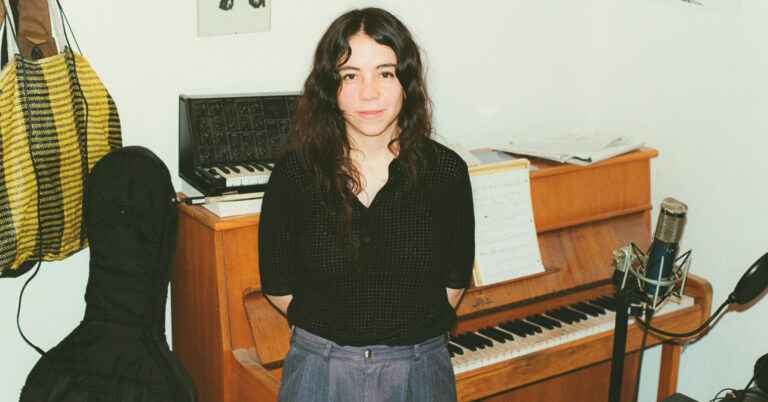 Mabe Fratti Unveils New Song ‘Quieras o no’