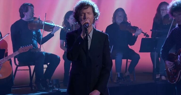 Watch Beck Perform ‘Paper Tiger’ on ‘Kimmel’