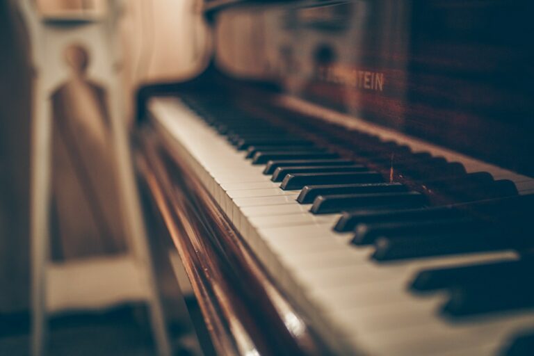 Where Music Meets the Bay: A Guide to Local Piano Shops and Their Unique Offerings