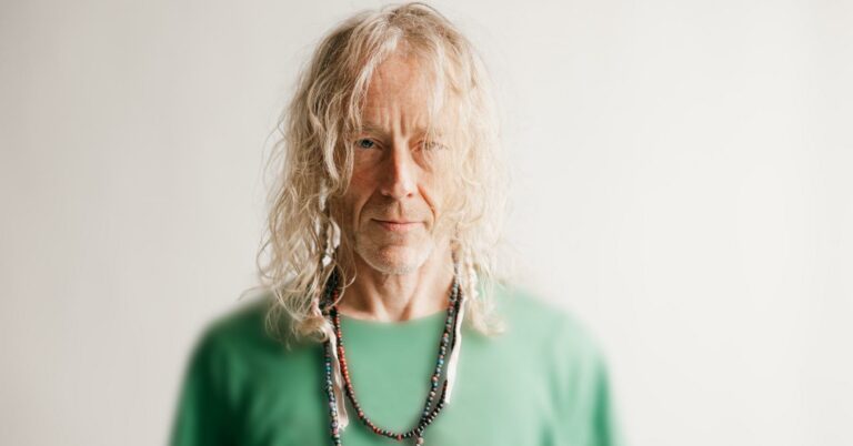 Low’s Alan Sparhawk Details New Album, Shares Video for New Song ‘Can U Hear’
