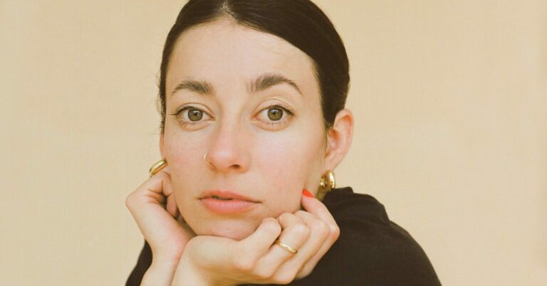 Lia Kohl Announces New Album ‘Normal Sounds’, Unveils New Single