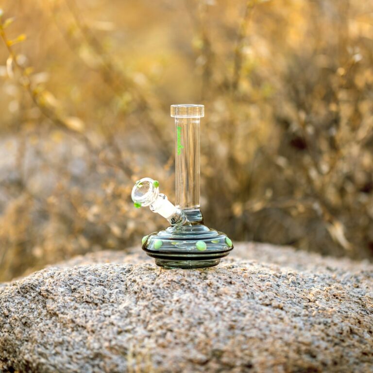 Why Glass Bongs Are Superior to Other Types of Bongs