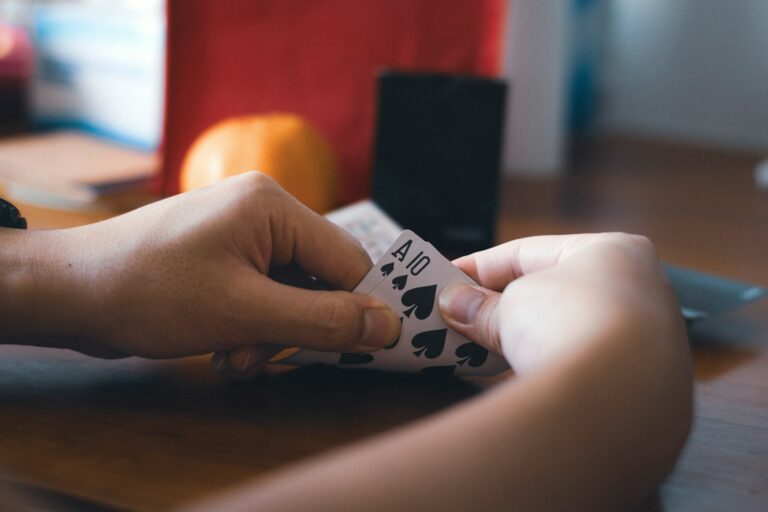 Despite what we think, it is not recommended to count cards in Blackjack.