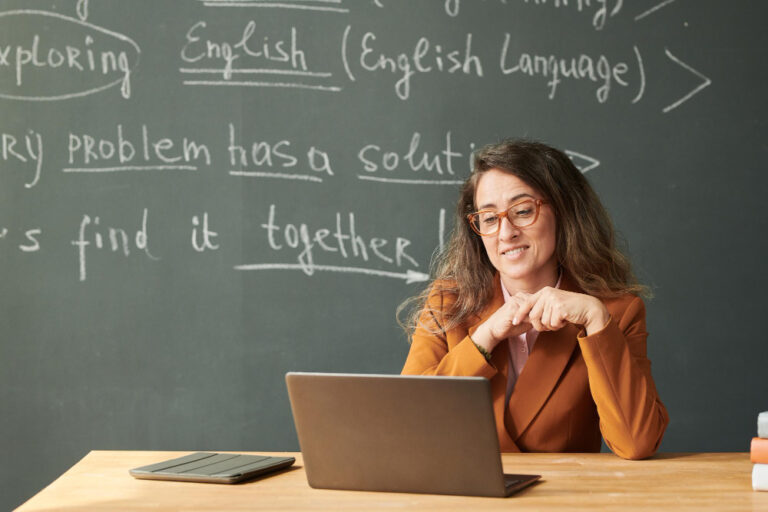 How Can a VCE English Tutor Help Improve Your Grades?