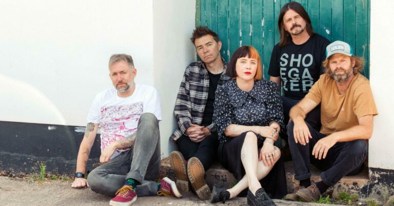Slowdive Share ‘kisses’ Remixes by Grouper and Daniel Avery