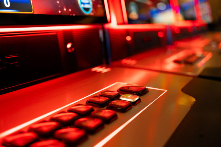 Exploring the Evolution of Classic Arcade Games into Modern Gaming