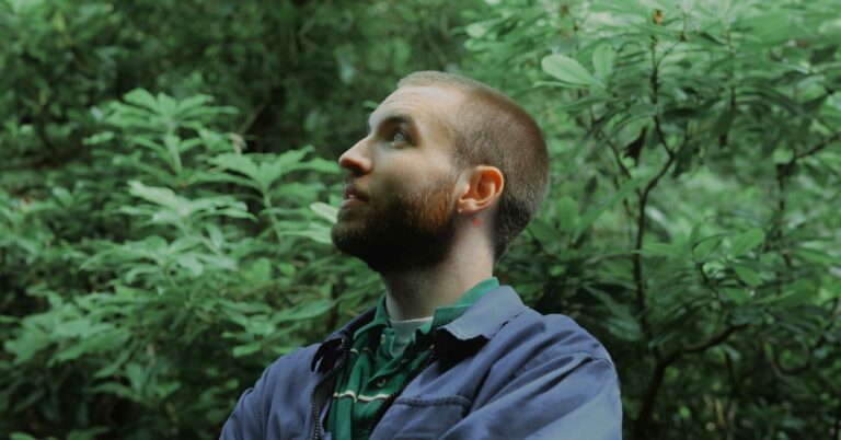 two blinks, i love you Announces New EP, Shares New Song ‘better the knife you know’
