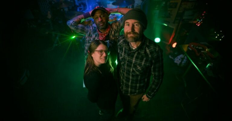 Neva Dinova Share New Single ‘Lonely Heart’