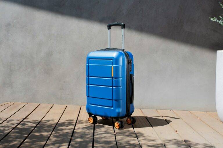 A Comparison of Softshell vs. Hardshell Women’s Suitcases: Which is Right for You?