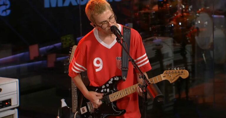 Watch DIIV Cover Pavement’s ‘Cream of Gold’
