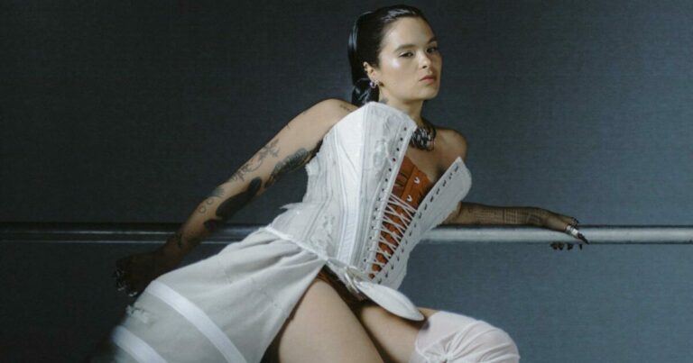 Saya Gray Announces Debut Album, Unveils New Song