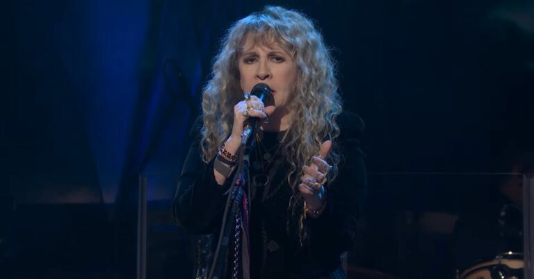 Watch Stevie Nicks Perform ‘The Lighthouse’ and ‘The Edge of Seventeen’ on ‘SNL’