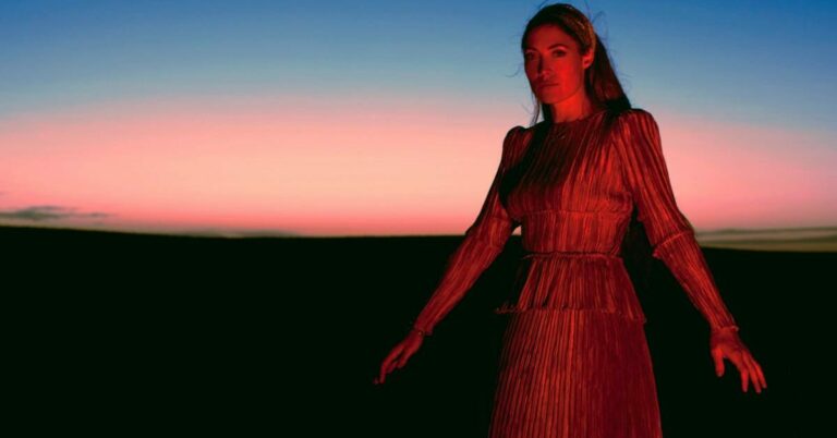 Cornelia Murr Announces New Album ‘Run to the Center’, Shares New Single