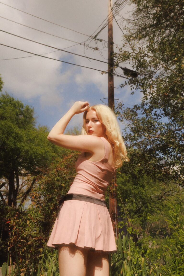 Artist Spotlight: Holly Macve