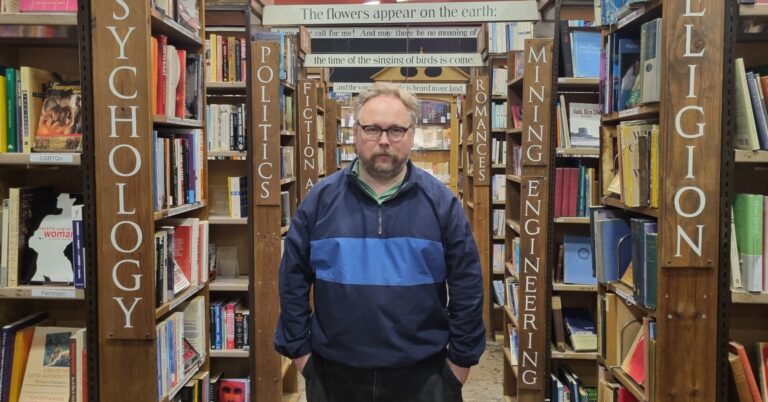 Richard Dawson Releases New Single ‘Boxing Day Sales’