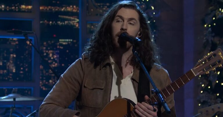 Watch Hozier Cover the Pogues’ ‘Fairytale of New York’ on ‘Saturday Night Live’