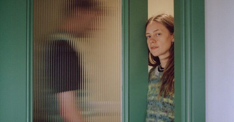 Anna B Savage Releases New Song ‘Lighthouse’