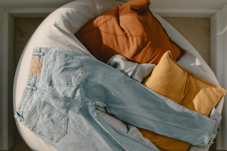 Tips To Effectively Layer Your Clothing Without It Looking Bulky