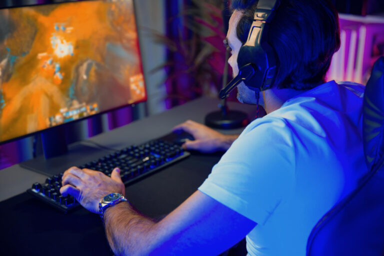 How Travel and Online Gaming are Shaping Modern Lifestyles