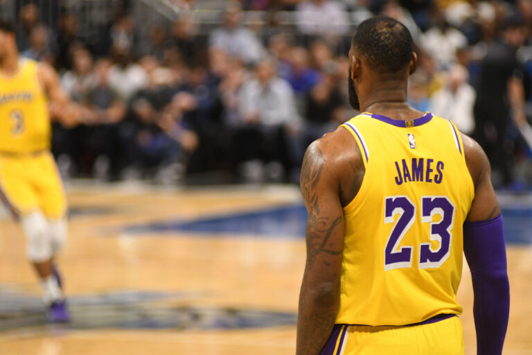 Basketball Betting: How Pace and Offensive Efficiency Impact Over/Under Markets