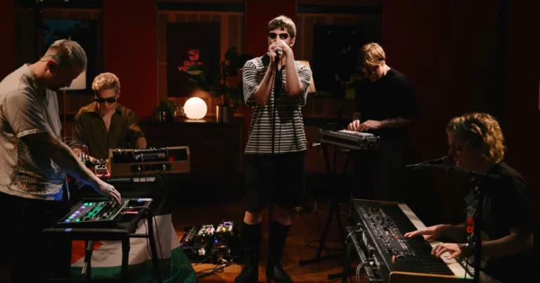 Watch Fontaines D.C. Combine Bring Me the Horizon’s ‘Can You Feel My Heart’ and Nirvana’s ‘Heart-Shaped Box’ for triple j