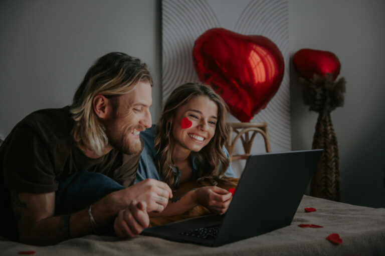 Interesting Online Dating Questions to Ask: Make them Interested