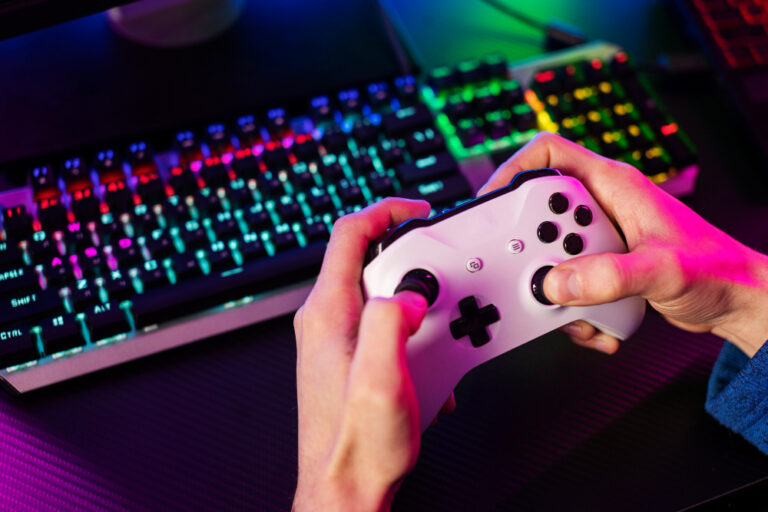 Games To Play On Your Phone When Travelling This Summer