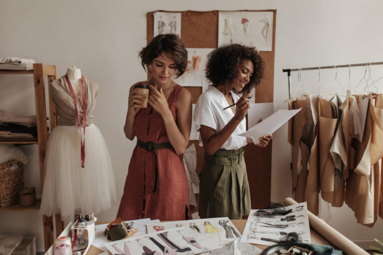 How Fashion Lovers Perfect Their Looks Online