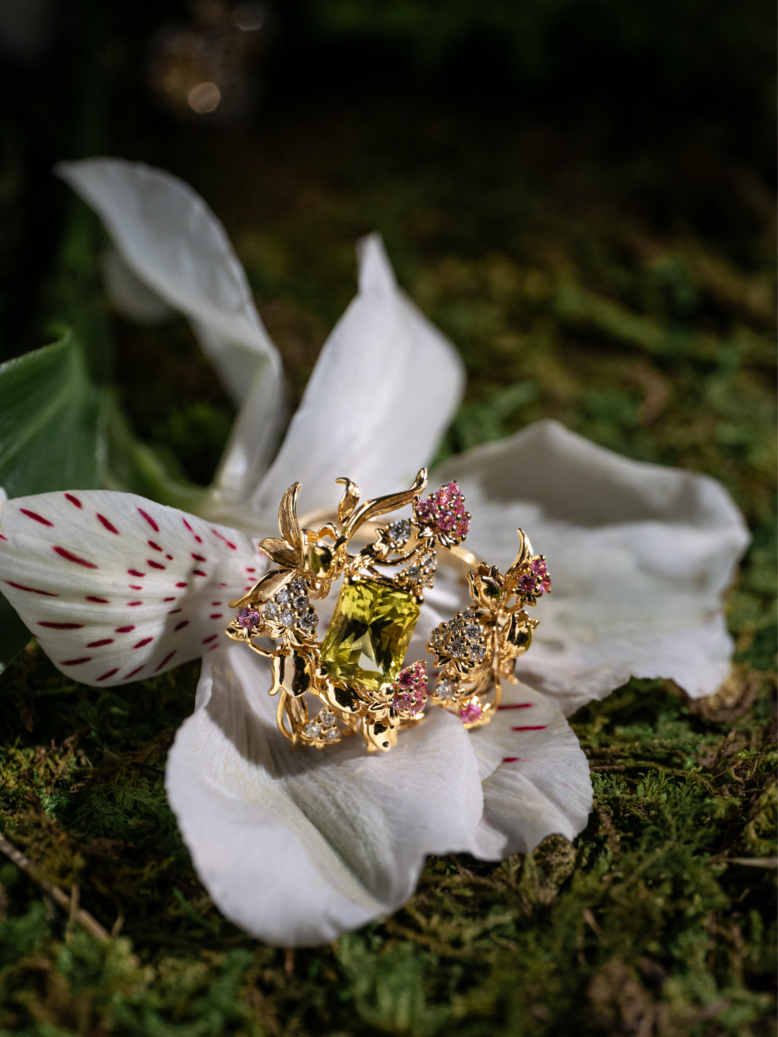 How Memory Takes Form: Color and Space in the Sculptural Jewelry of Yi Xiong (Aris)